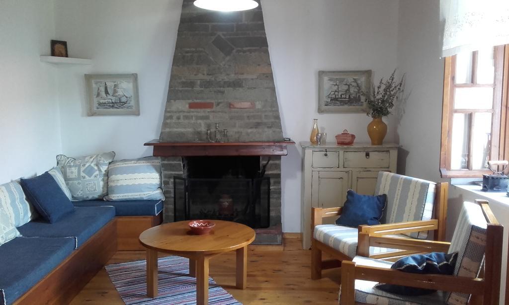 スカラ・ソティロス Athina'S Houseゲストハウス エクステリア 写真